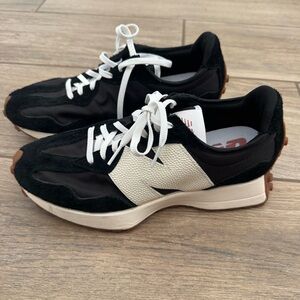 New Balance 327 women’s sneakers